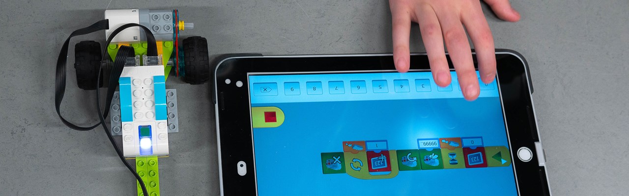 WeDo-robot programmeras med en IPad.