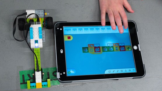 WeDo-robot programmeras med en IPad.