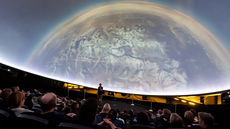 Planetarievisning i Curiosums domteater