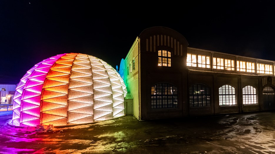 Curiosum by night