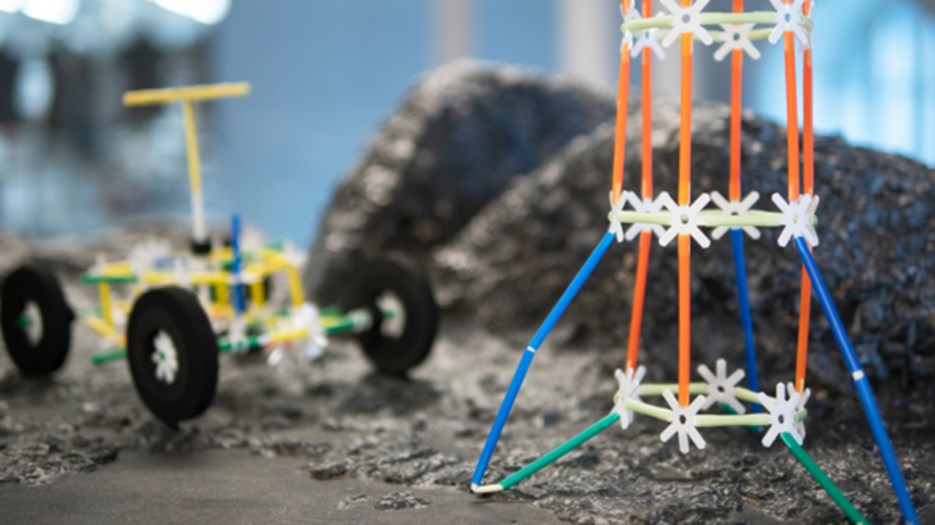 Konstruktioner byggda med det pedagogiska materialet 4DFrame
